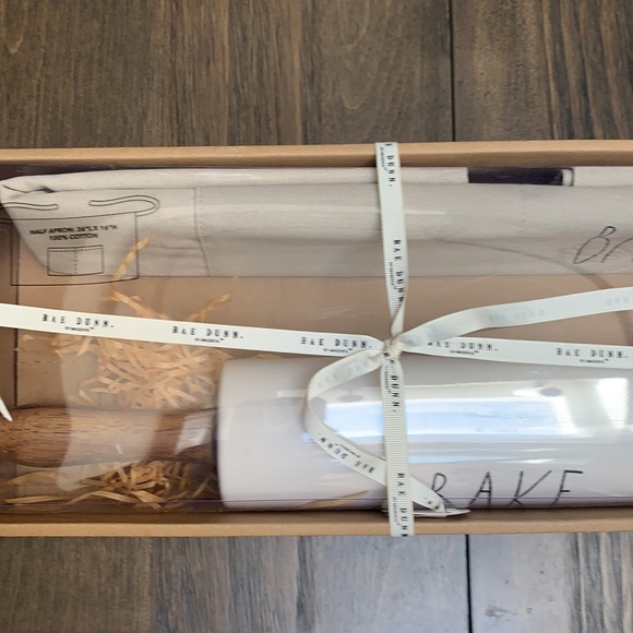 New Rae Dunn “Bake” Rolling Pin and “Baker” Apron - Picture 6 of 6